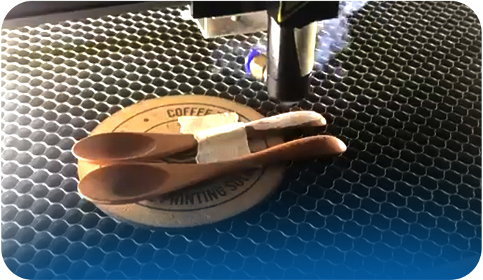 Laser Cutter untuk grafir kayu Laser Cutter untuk grafir kayu